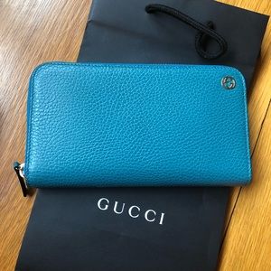 BNIB Authentic Gucci GG plaque zip around wallet